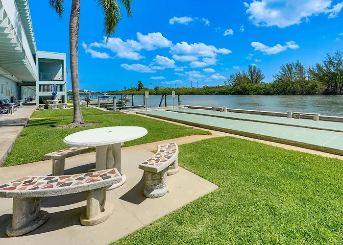 Steps To Beach! Charming Indian Shores * Clearwater Beach